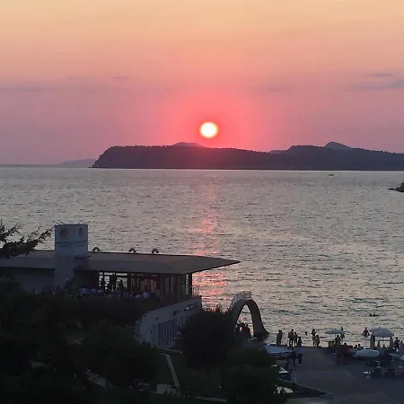 Dvori Lapad 2 Direct Sea View Apartment