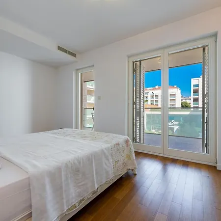 Dvori Lapad 2 Direct Sea View