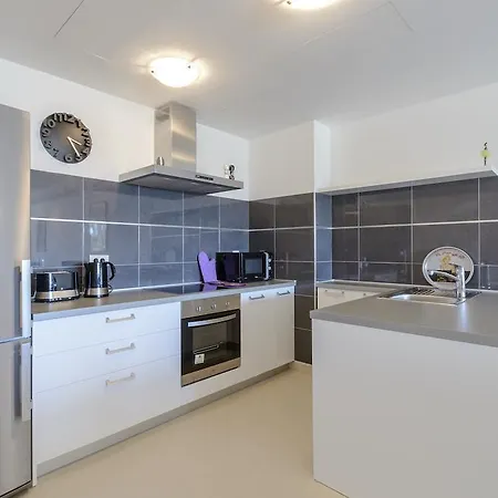 Dvori Lapad 2 Direct Sea View Apartment